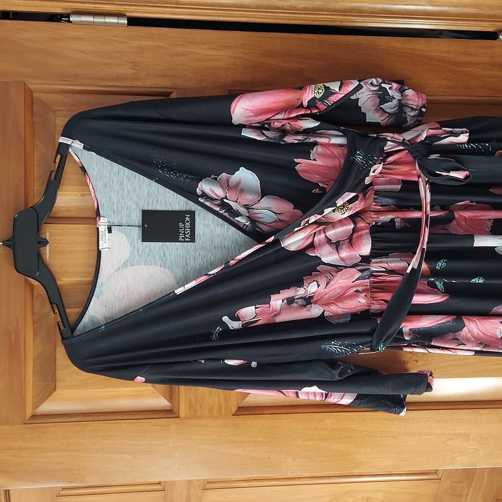 🆕 Pinup Fashion V-Neck Black Dress, Pink Floral, Pockets, Plus Size 26W, NEW